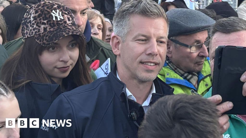 Final push for votes as challenger to Hungary's Orbán scents victory