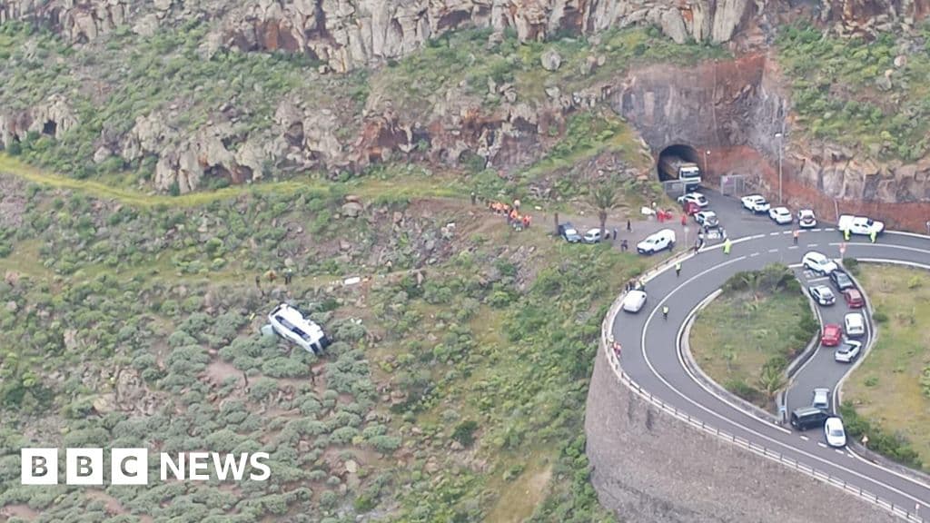 One dead after bus carrying British tourists crashes in Canary Islands, officials say