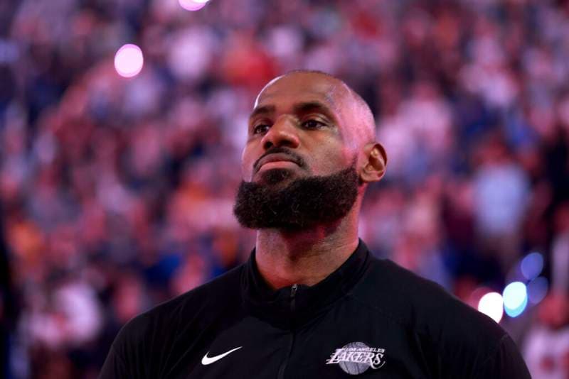 NBA fans thank LeBron James after Suns vs. Trail Blazers broadcast interruption