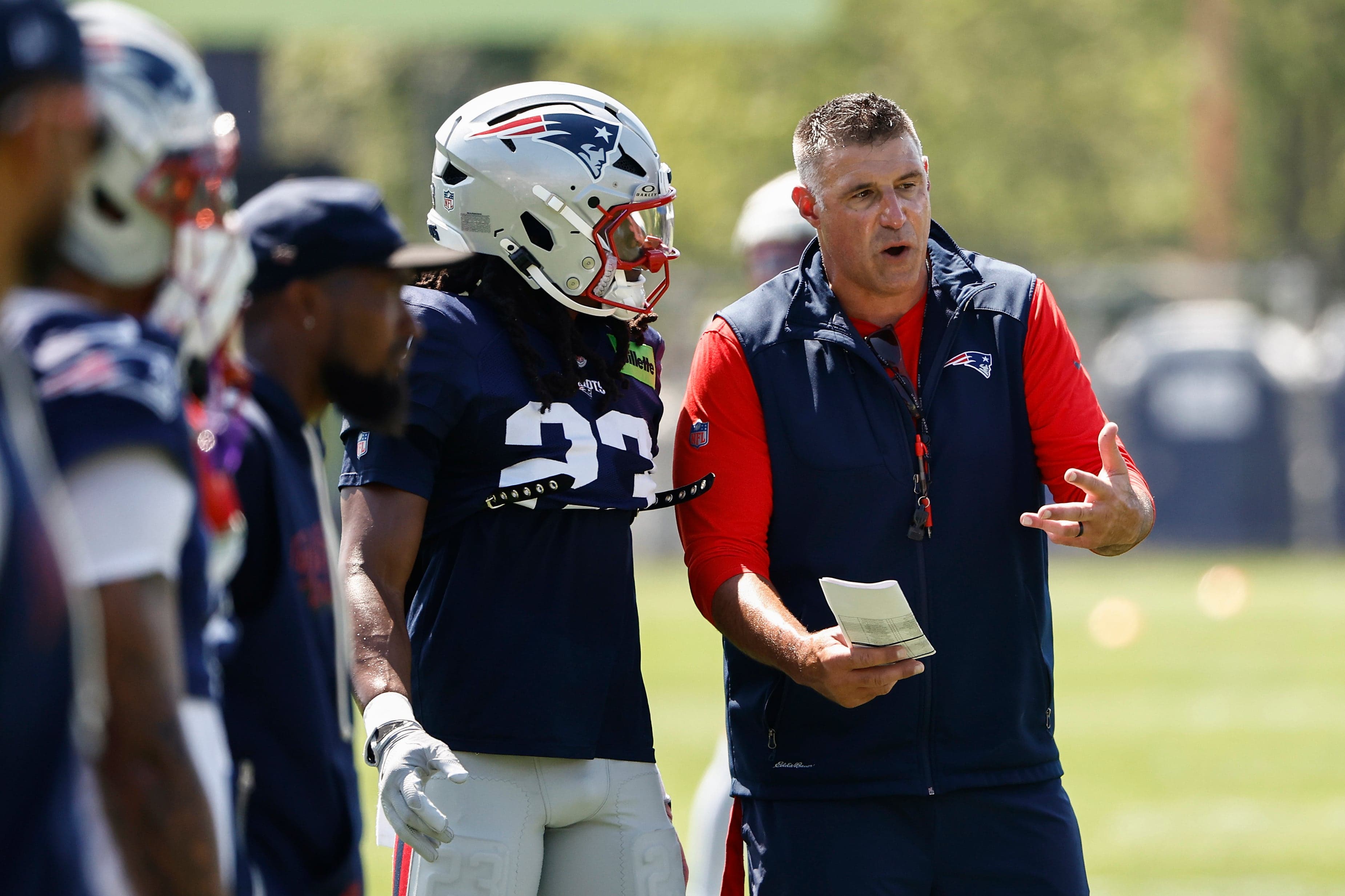 FOXBOROUGH, MA - JULY 28: Mike Vrabel head coach of the New England Patriots talks with Kyle Dugger #23 during training camp at Gillette Stadium on July 28, 2025 in Foxborough, Massachusetts.(Photo By Winslow Townson/Getty Images)