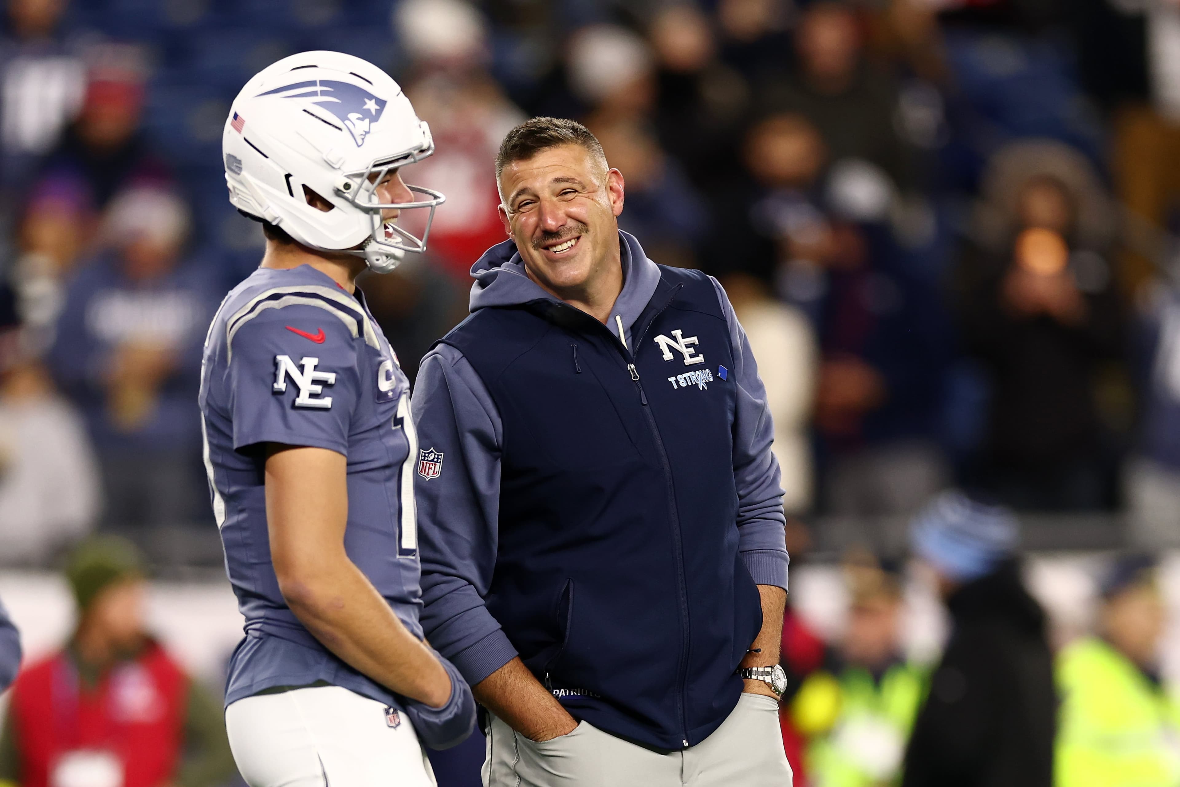 FOXBOROUGH, MASSACHUSETTS - NOVEMBER 13: Drake Maye #10 of the New England Patriots speaks with head coach Mike Vrabel prior to a game against the New York Jets at Gillette Stadium on November 13, 2025 in Foxborough, Massachusetts. (Photo by Maddie Meyer/Getty Images)