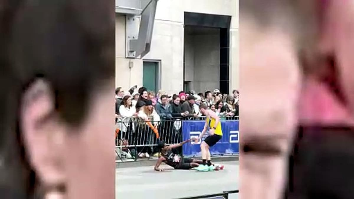 La inspiradora ayuda de dos atletas a un corredor que colapsó en el maratón de Boston