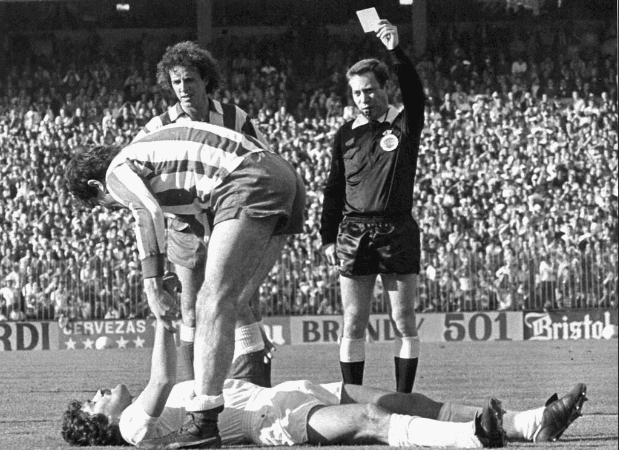 Urizar Azpitarte (árbitro), número 6 del PNV en Sukarrieta