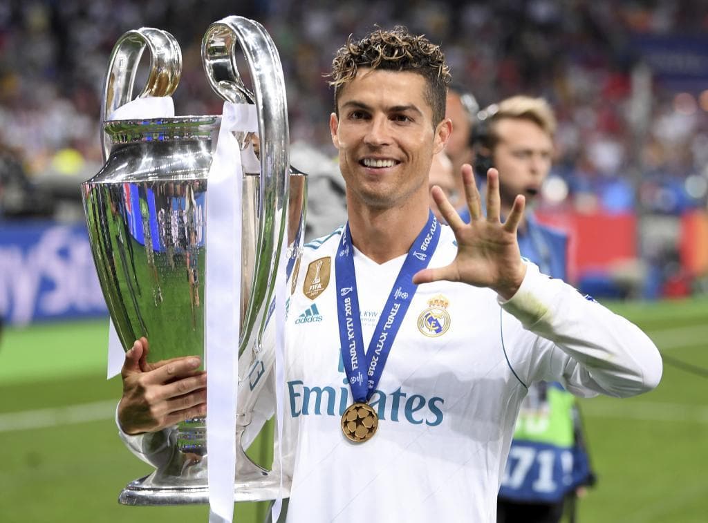 Cristiano Ronaldo después de ganar su quinta Champions en 2018 (4 con el Real Madrid, una con el Manchester United)