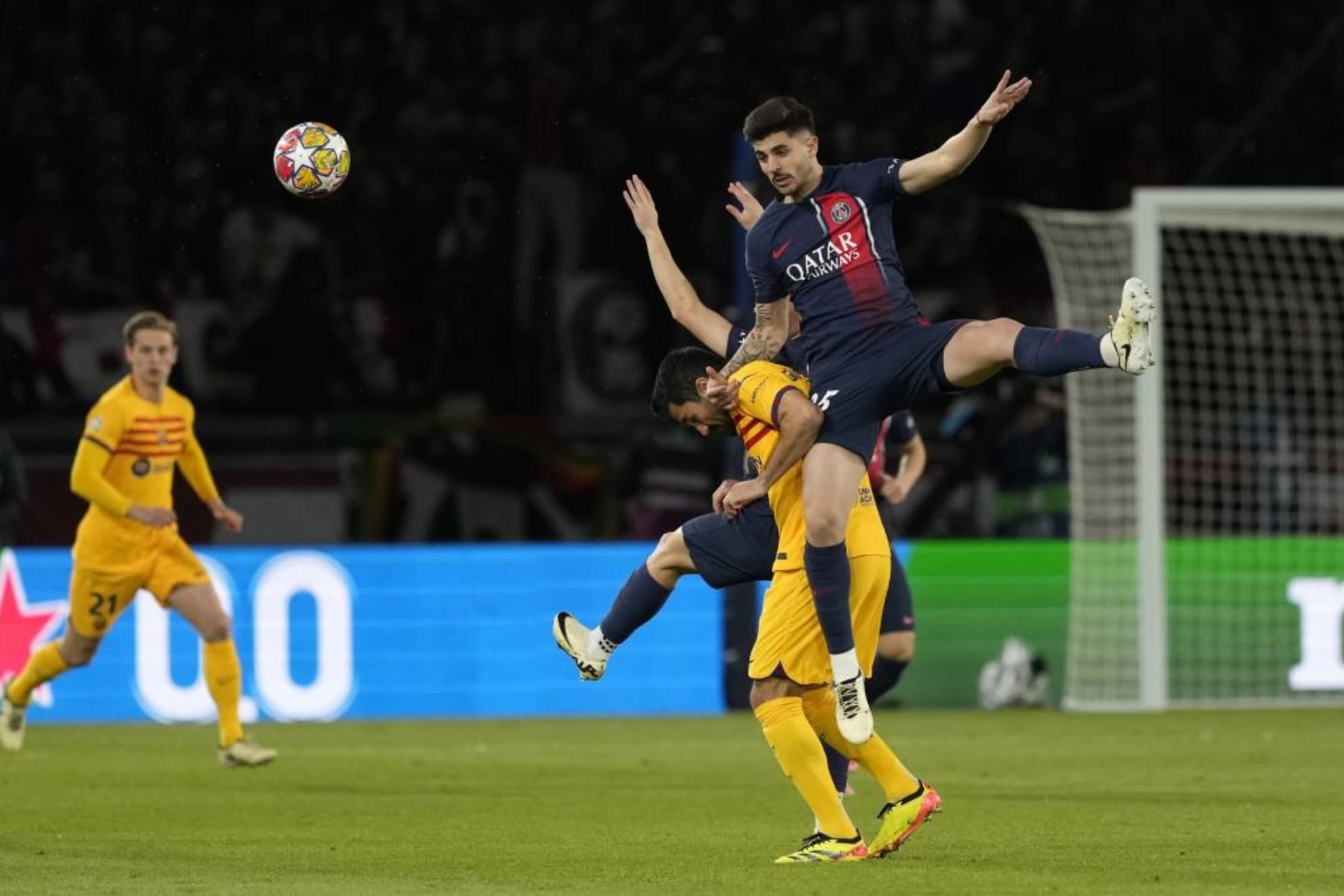 Lucas Beraldo y Gündogan en una imagen de archivo.