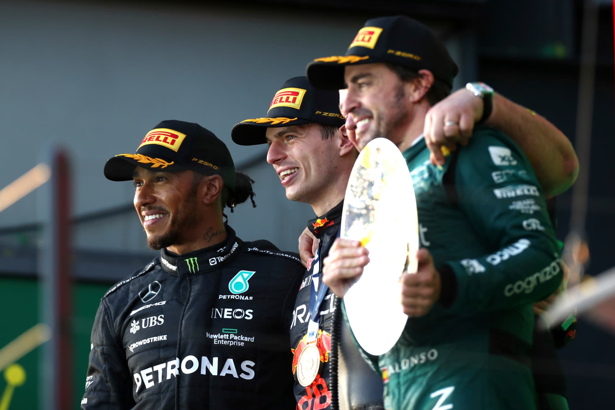 Hamilton, Verstappen y Fernando Alonso juntos en el podio