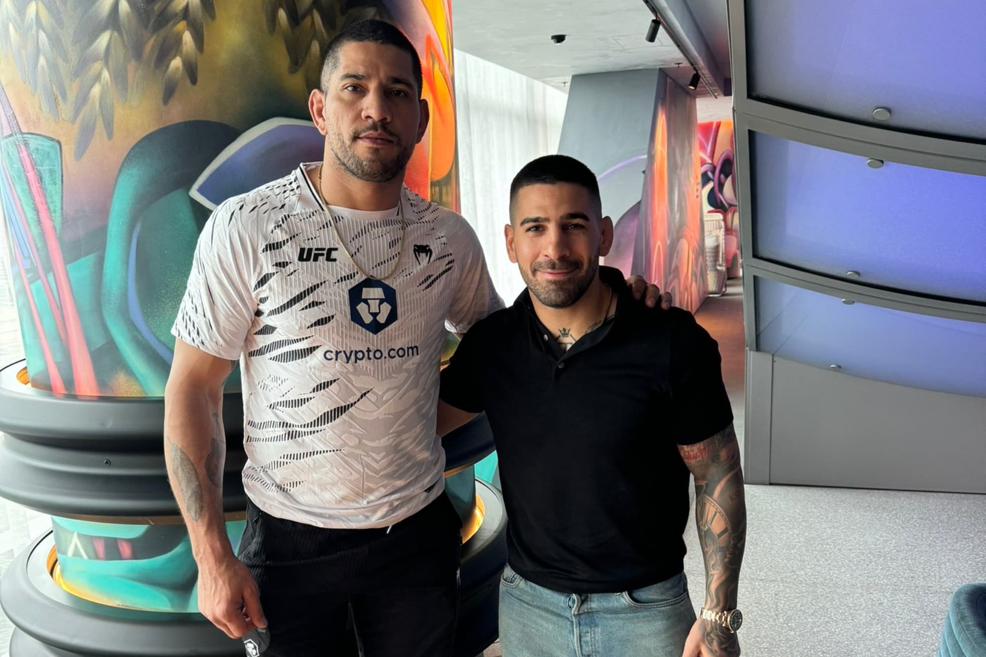 Alex Pereira e Ilia Topuria posan tras UFC 312.