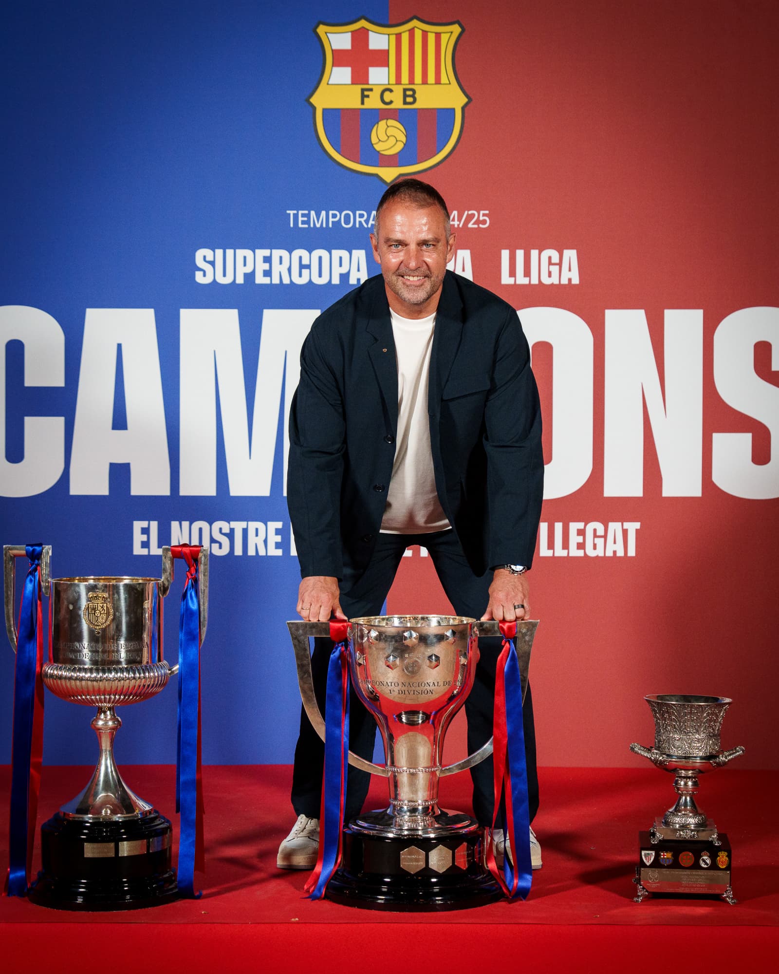 El F.C. Barcelona celebró una cena familiar para celebrar sus triunfos en Supercopa, Copa y Liga. Los futbolista del Barça acudieron acompañados de sus respectivas novias y esposas.