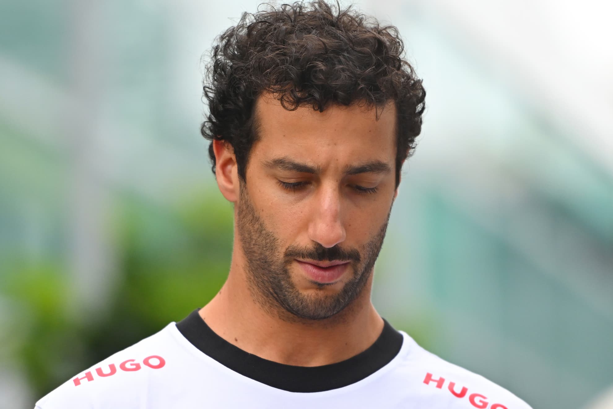 Daniel Ricciardo, meditabundo.