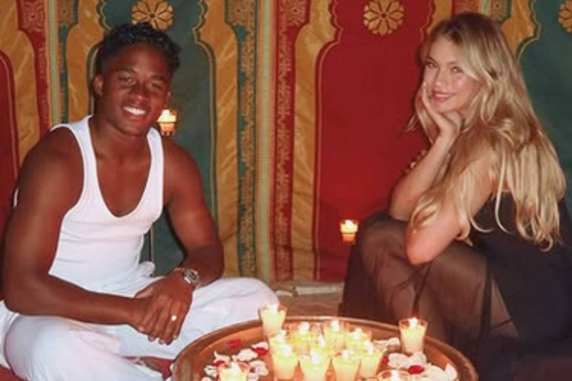 Endrick, que todavía no ha podido jugar ni un minuto con el Real Madrid de Xabi Alonso esta temporada, ha disfrutado de unos días de vacaciones en Marruecos junto a su mujer Gabriely Miranda (24 años). El último partido del delantero brasileño de 19 años fue el 18 de mayo, cuando sufrió una lesión en el tendón de la corva.