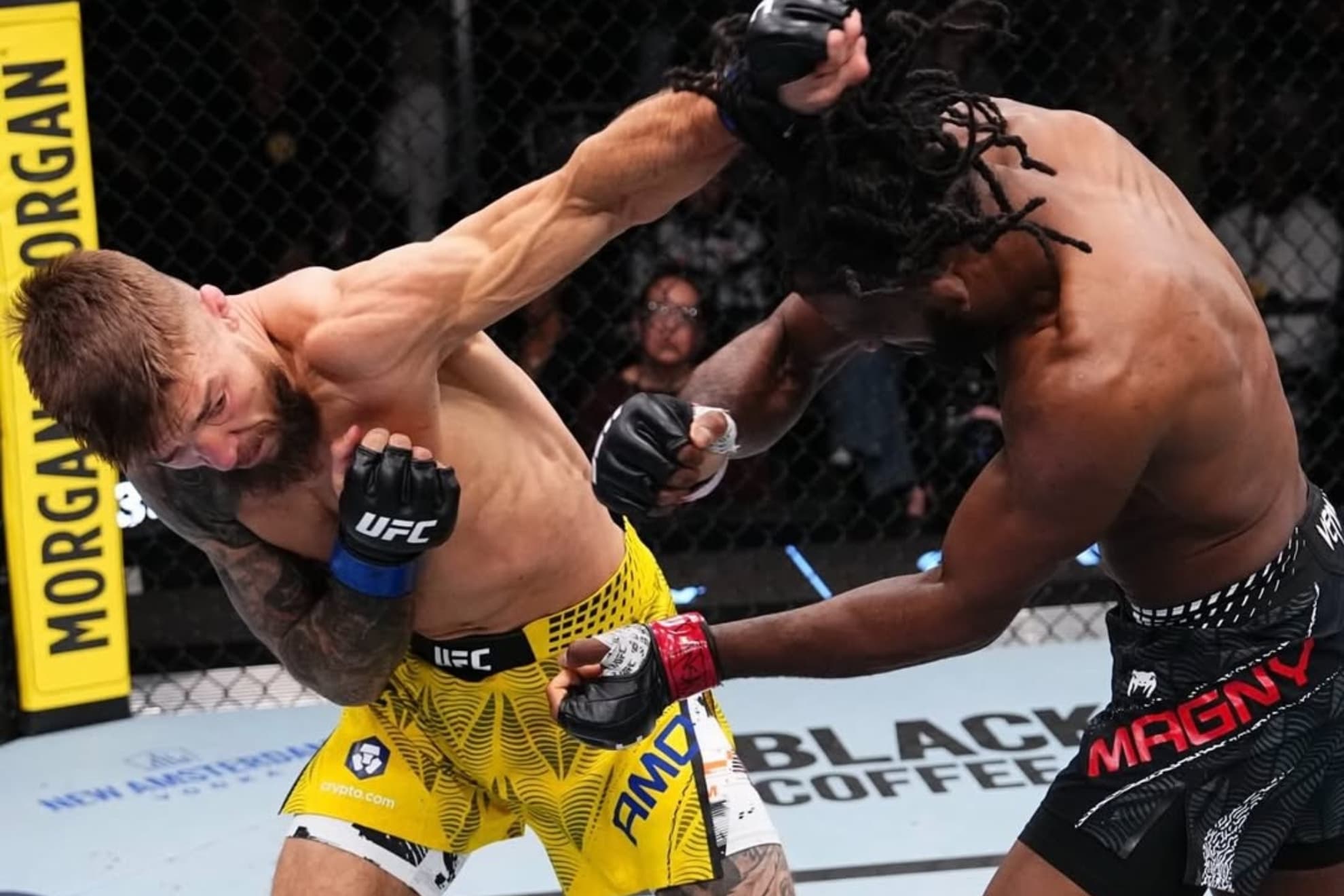 Yaroslav Amosov, durante su combate ante Neil Magny.