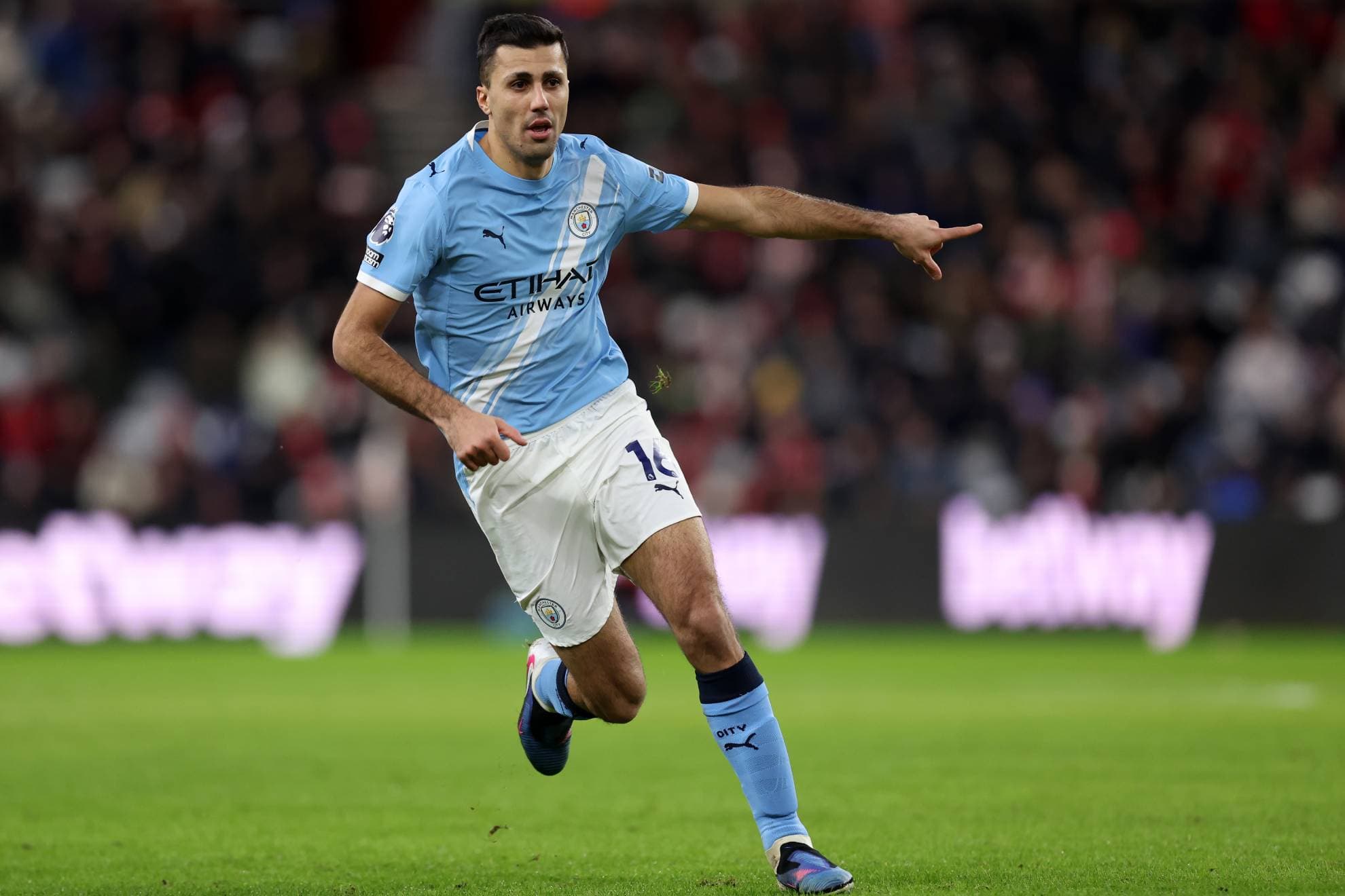 Rodrigo Hernández durante su regreso con el Manchester City en 2026.