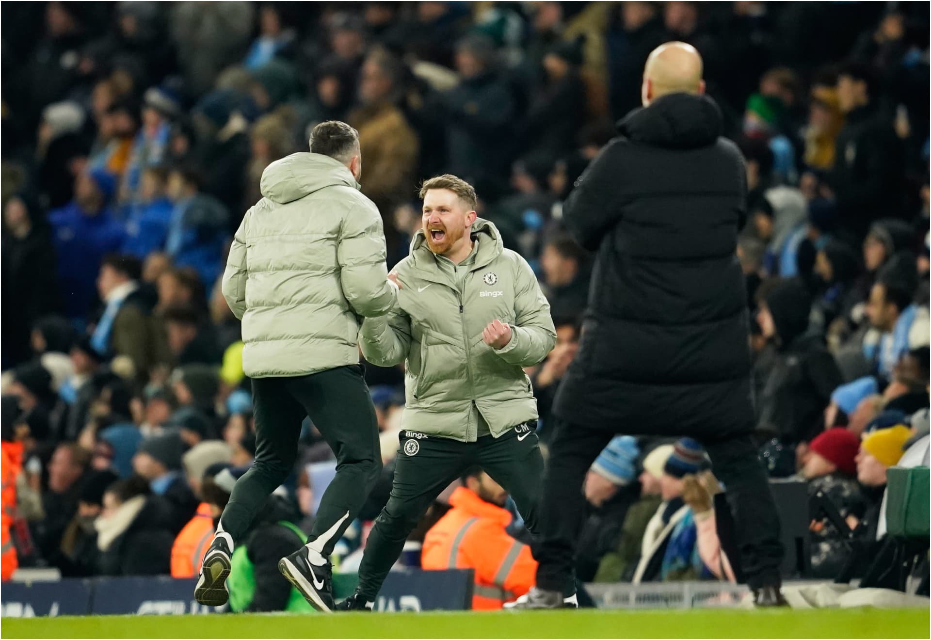 Calum McFarlane, hoy técnico interino del Chelsea, celebra el 1-1.