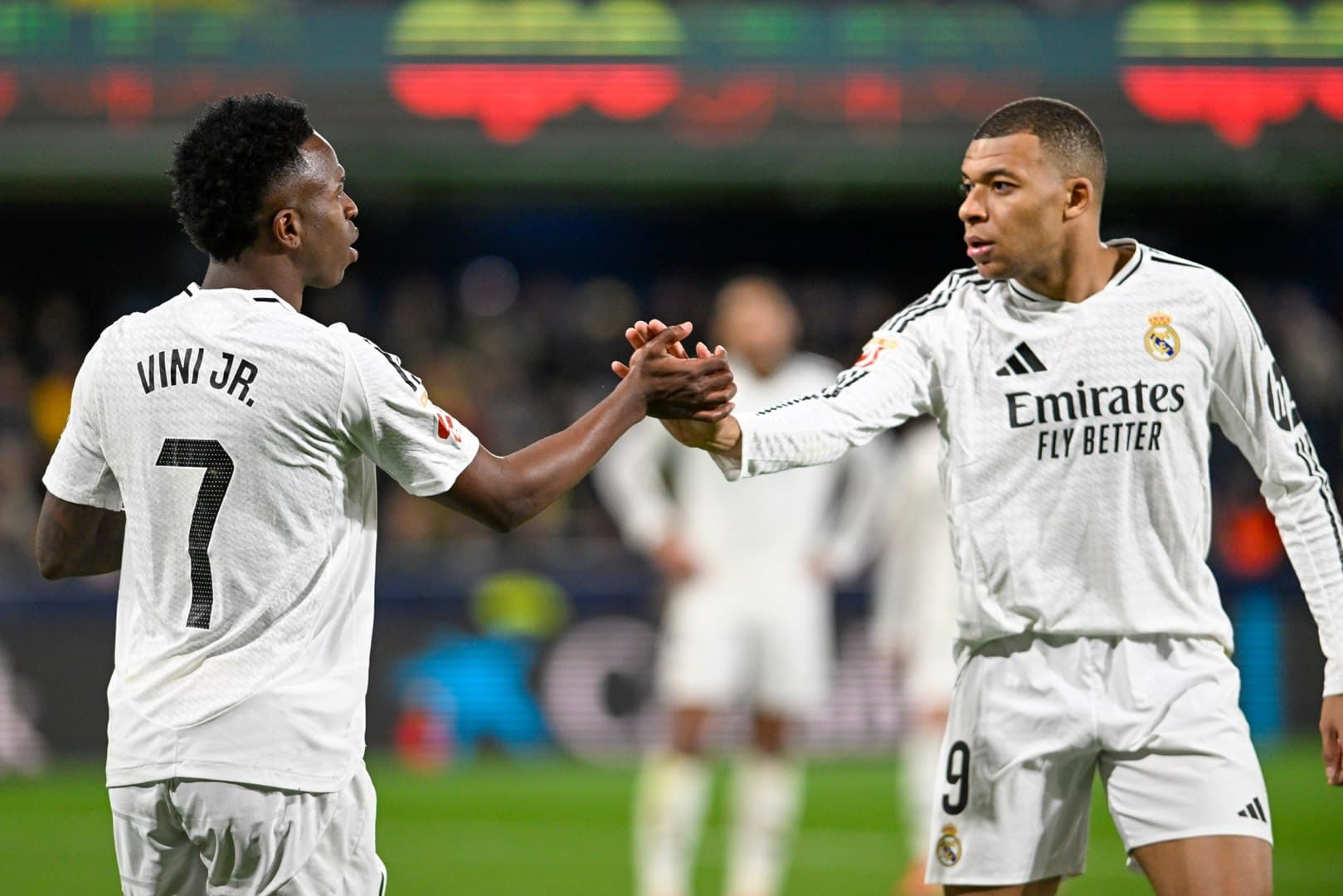 Vinicius y Mbappé durante un partido con el Real Madrid.