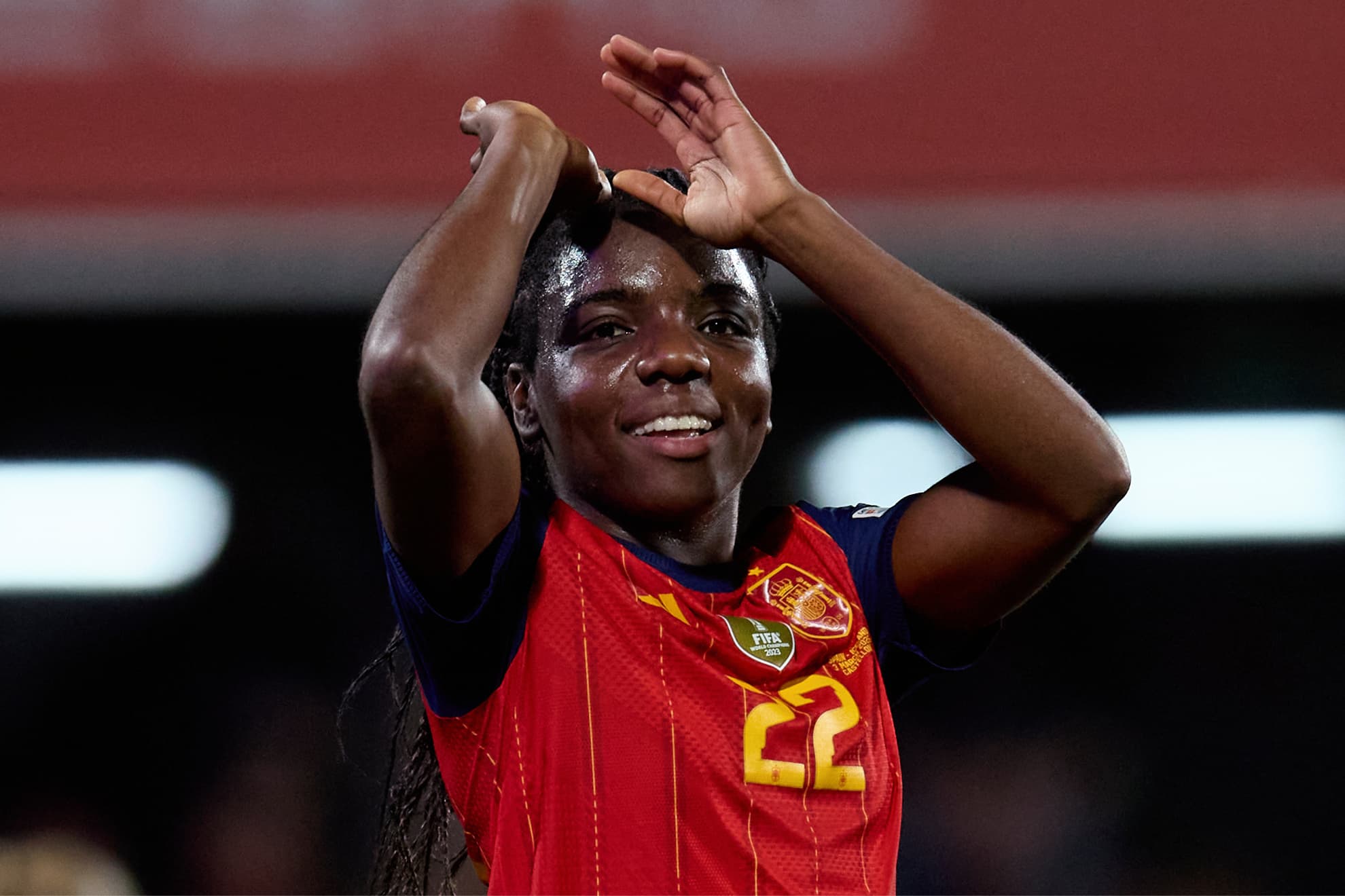 Edna Imade celebra su primer gol con la selección española.