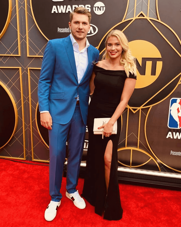 Luka Doncic comunicó que se separó de su mujer y que va a luchar por estar con sus hijas, después de que se publicase que el jugador de los Lakers mantiene una batalla legal con la modelo Anamaría Goltes por la custodia de las dos niñas.