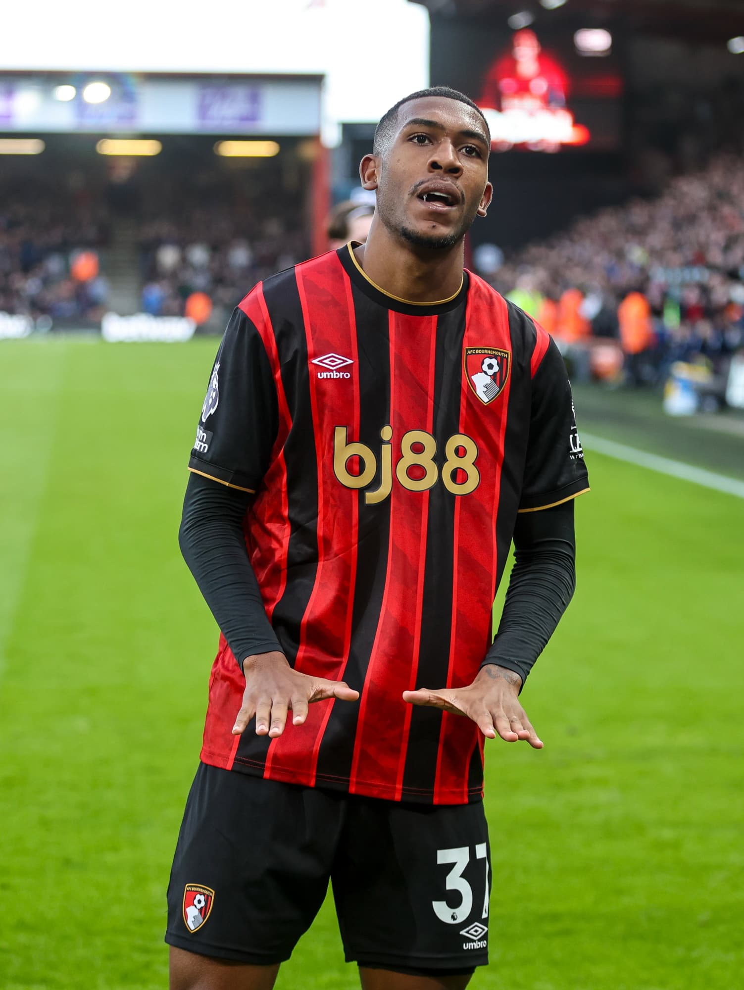 Rayan celebra un gol con el Bournemouth