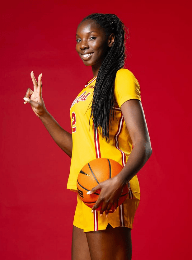 Sara Okeke se compromete con USC: jugará en la NCAA con JuJu Watkins