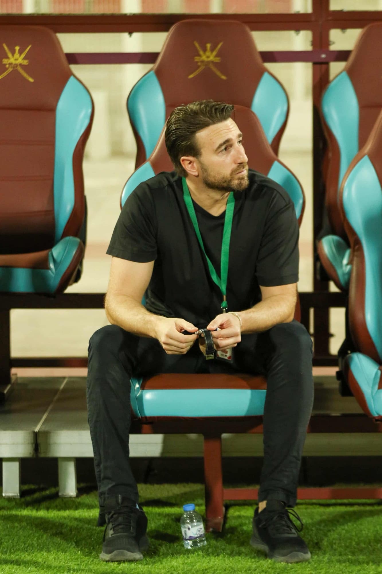 Josu, en el banquillo.