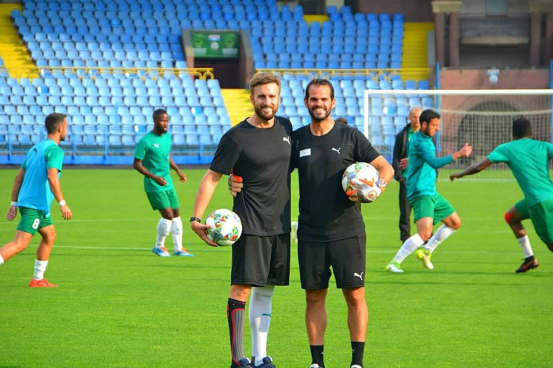 Josu, posando con un compañero en una imagen de archivo.