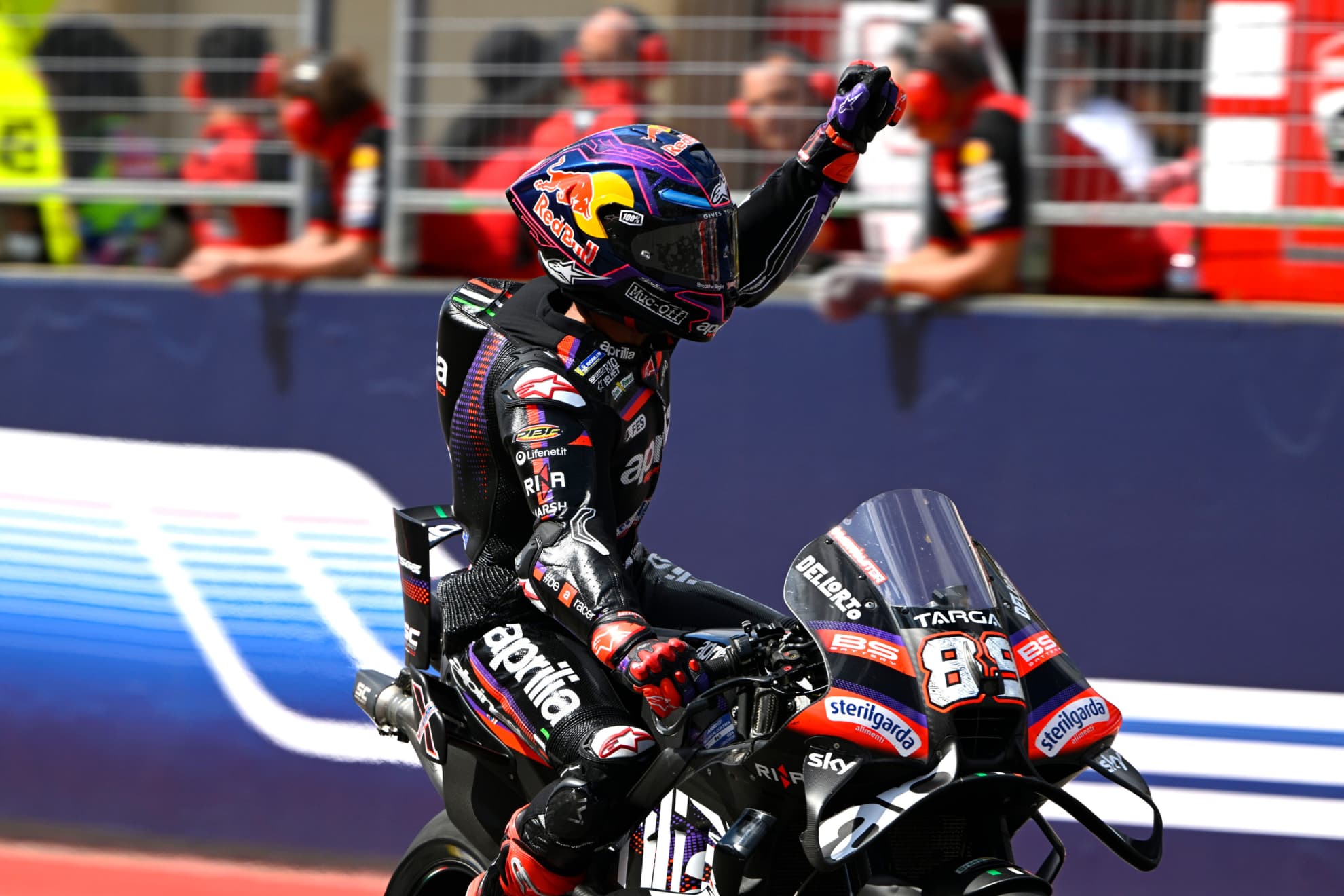 Martín celebra el triunfo al sprint en Austin.