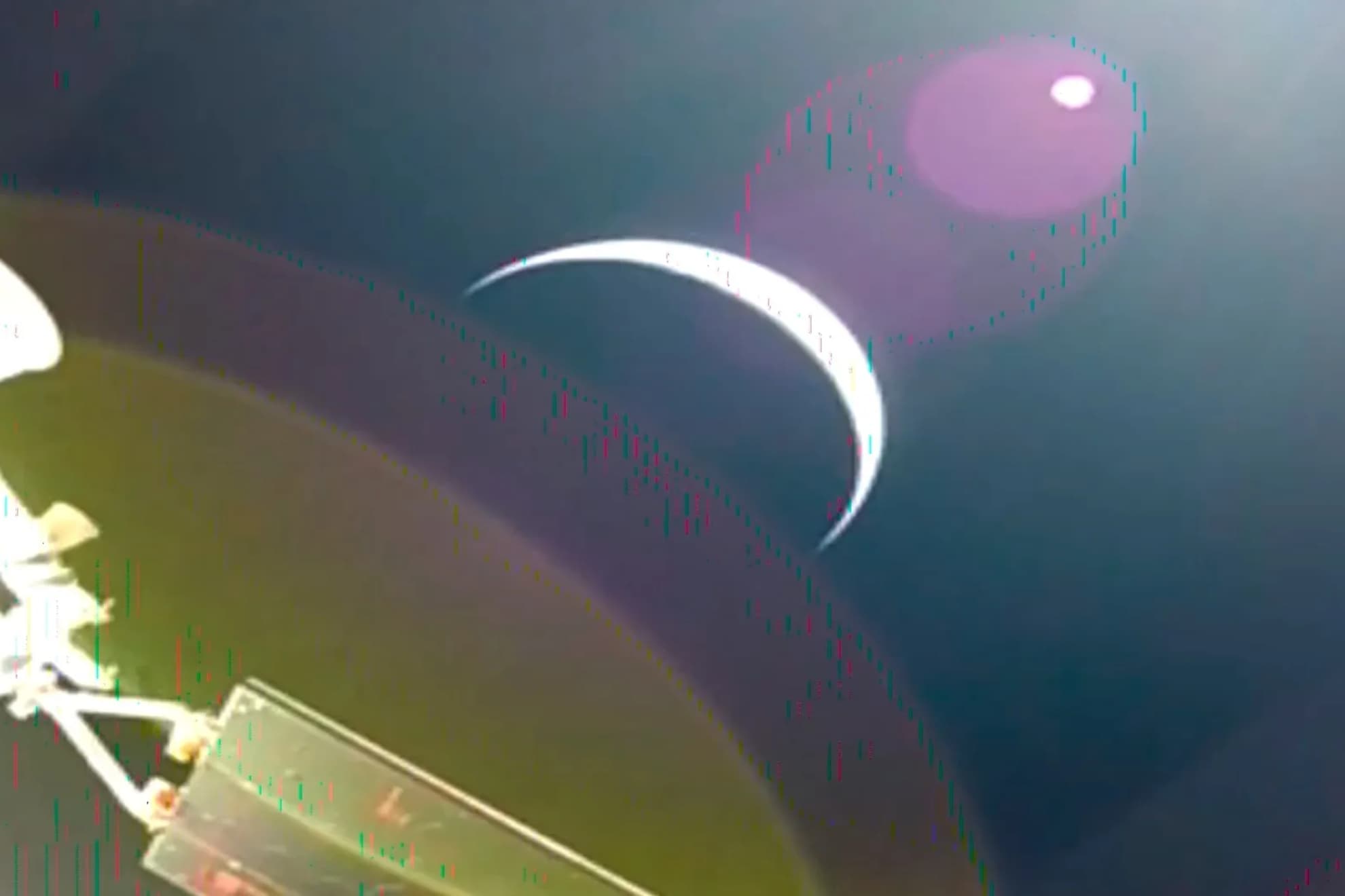 Cortan la emisión de Artemis II tras verse rodeados de unos destellos y empiezan las teorías conspiranoicas: "¿Extraterrestres?"