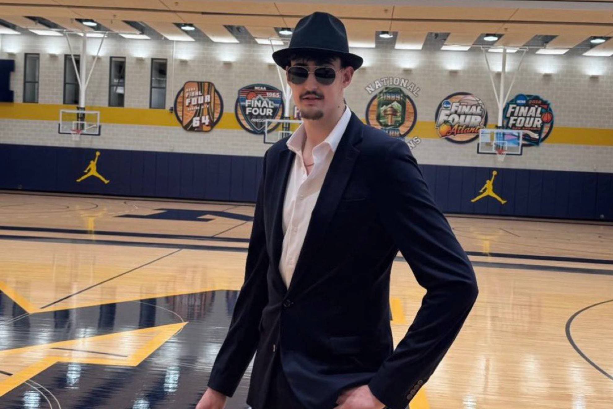 Aday Mara, antes de partir hacia Indianápolis para disputar la Final Four de la NCAA.