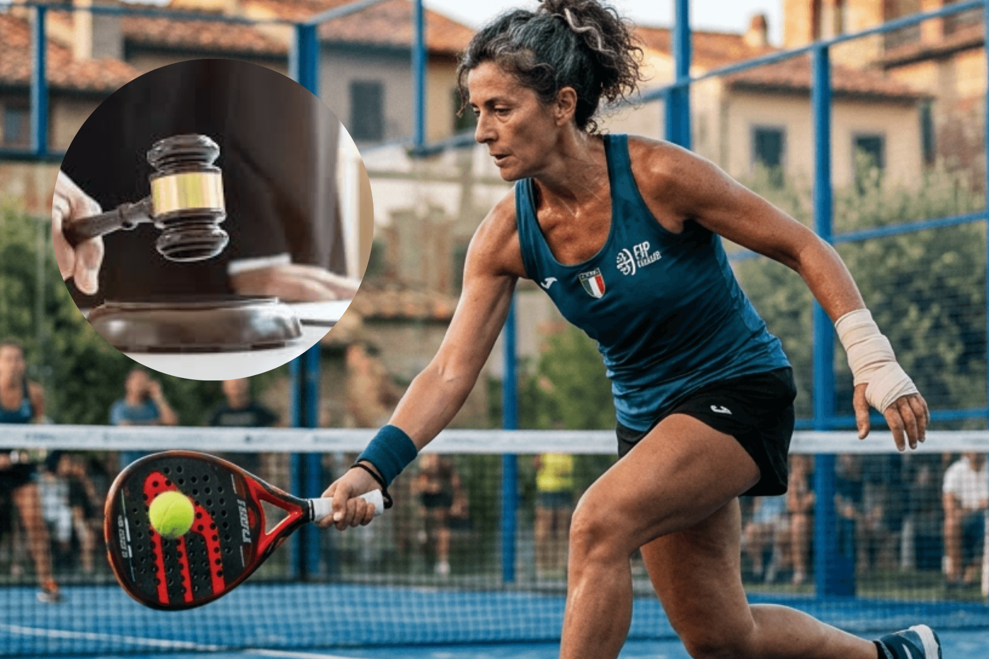 Una chica con la mano vendada jugando al pádel.