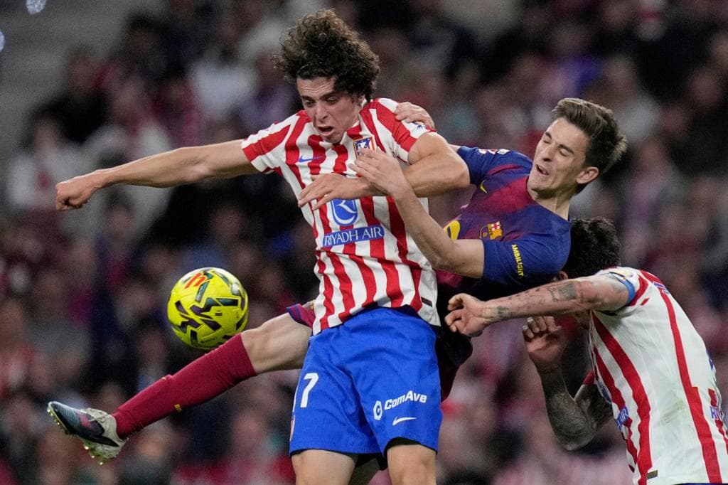 Gavi ante el Atlético de Madrid.