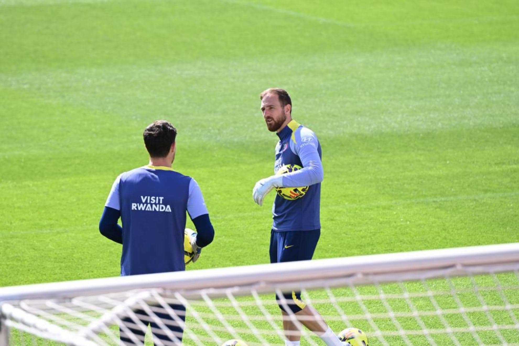 Oblak y Musso, en un entrenamiento del Atlético.