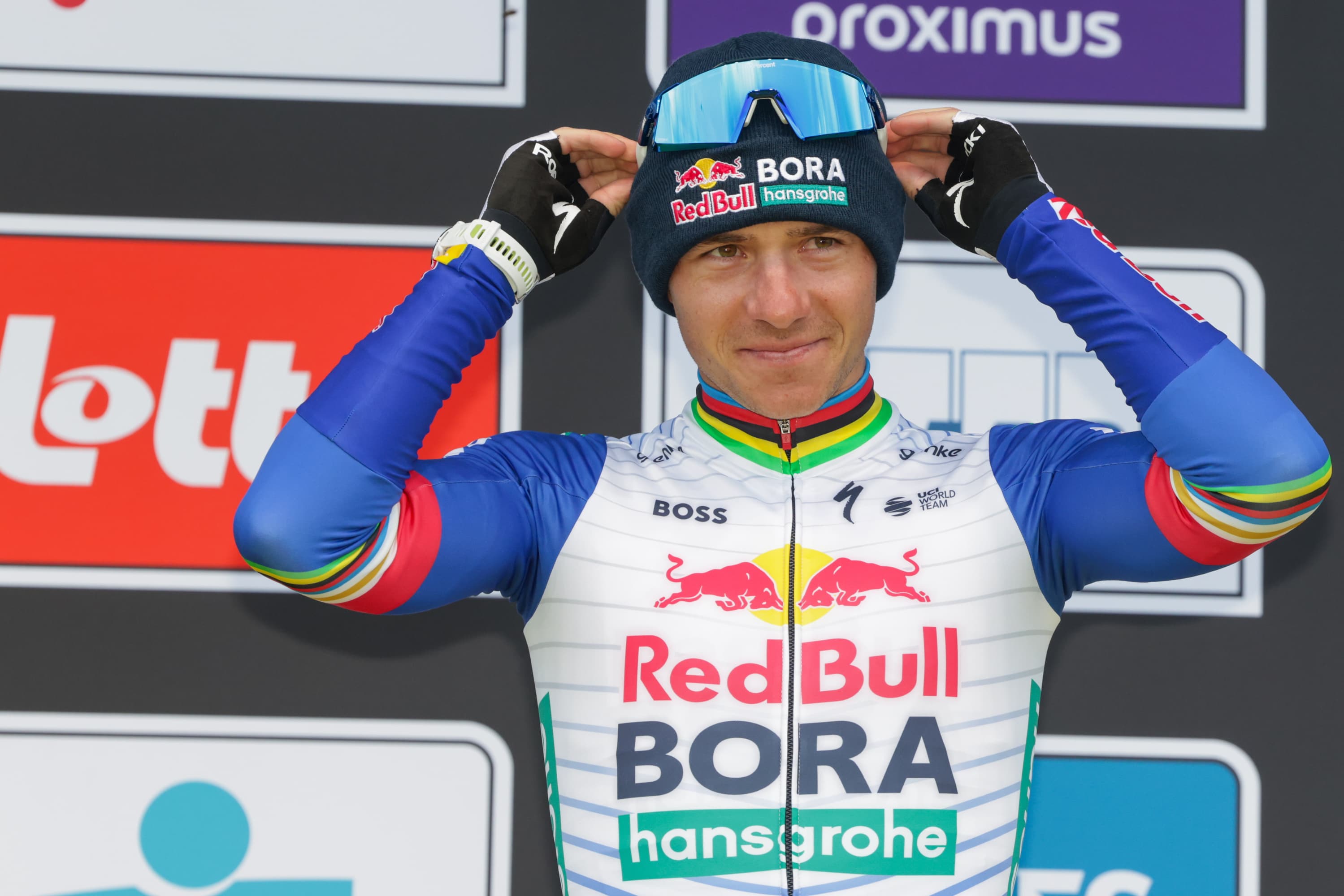 Remco Evenepoel, en el podio del Tour de Flandes.