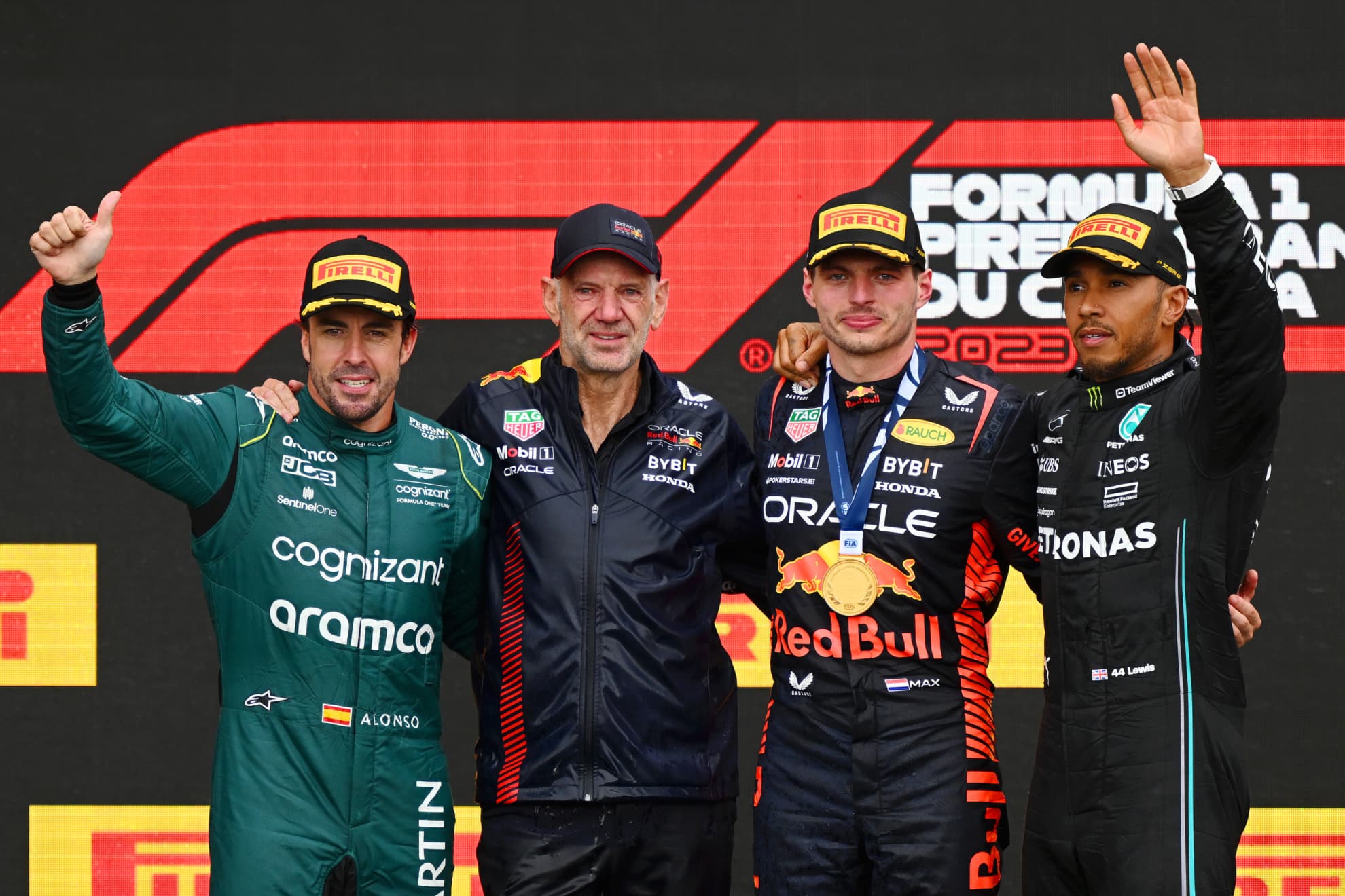 Alonso, Newey, Verstappen y Hamilton, en el podio de Canadá 2023.