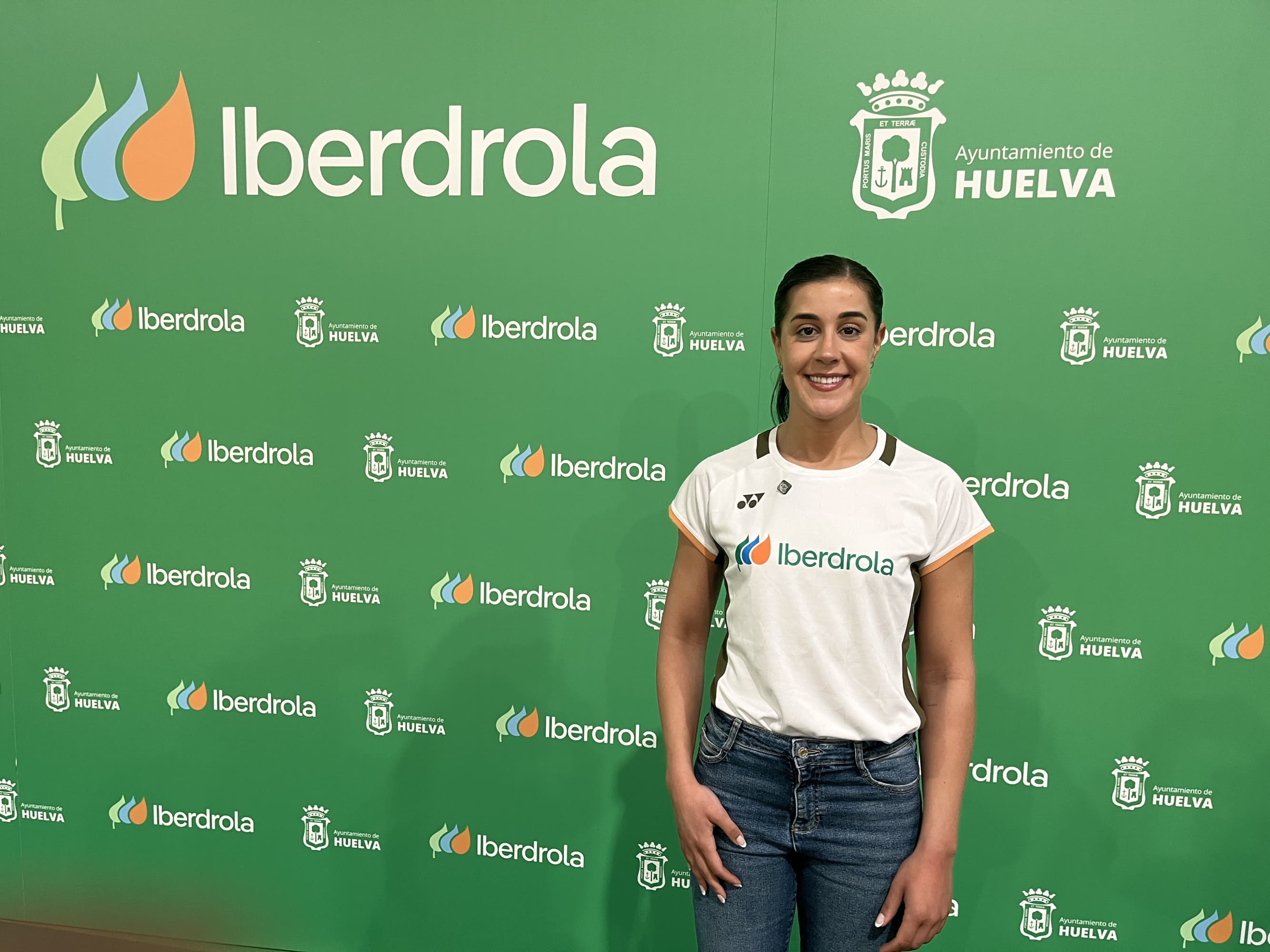 Carolina Marín posa en el primer homenaje tras su retirada.