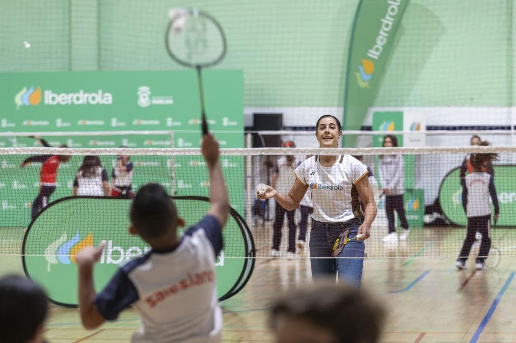 Carolina Marín vuelve al pabellón en el que empezó en su primer homenaje tras su retirada.