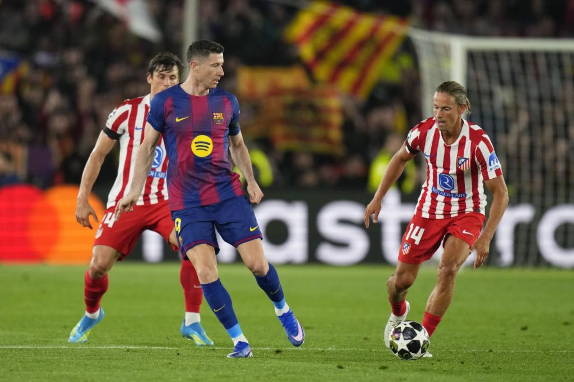 Lewandowski, durante el encuentro contra el Atlético.