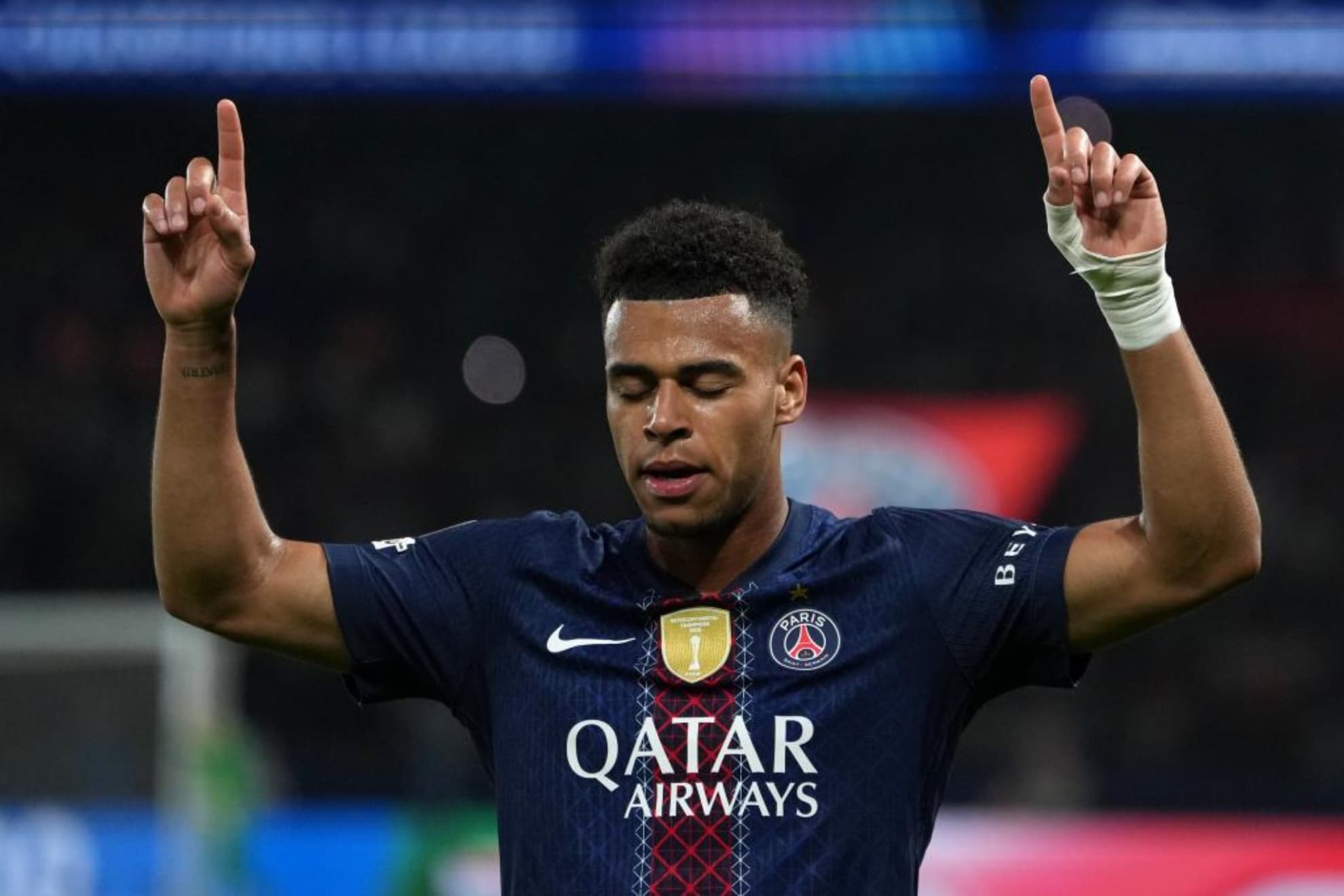 Désiré Doué celebra su gol contra el Liverpool.