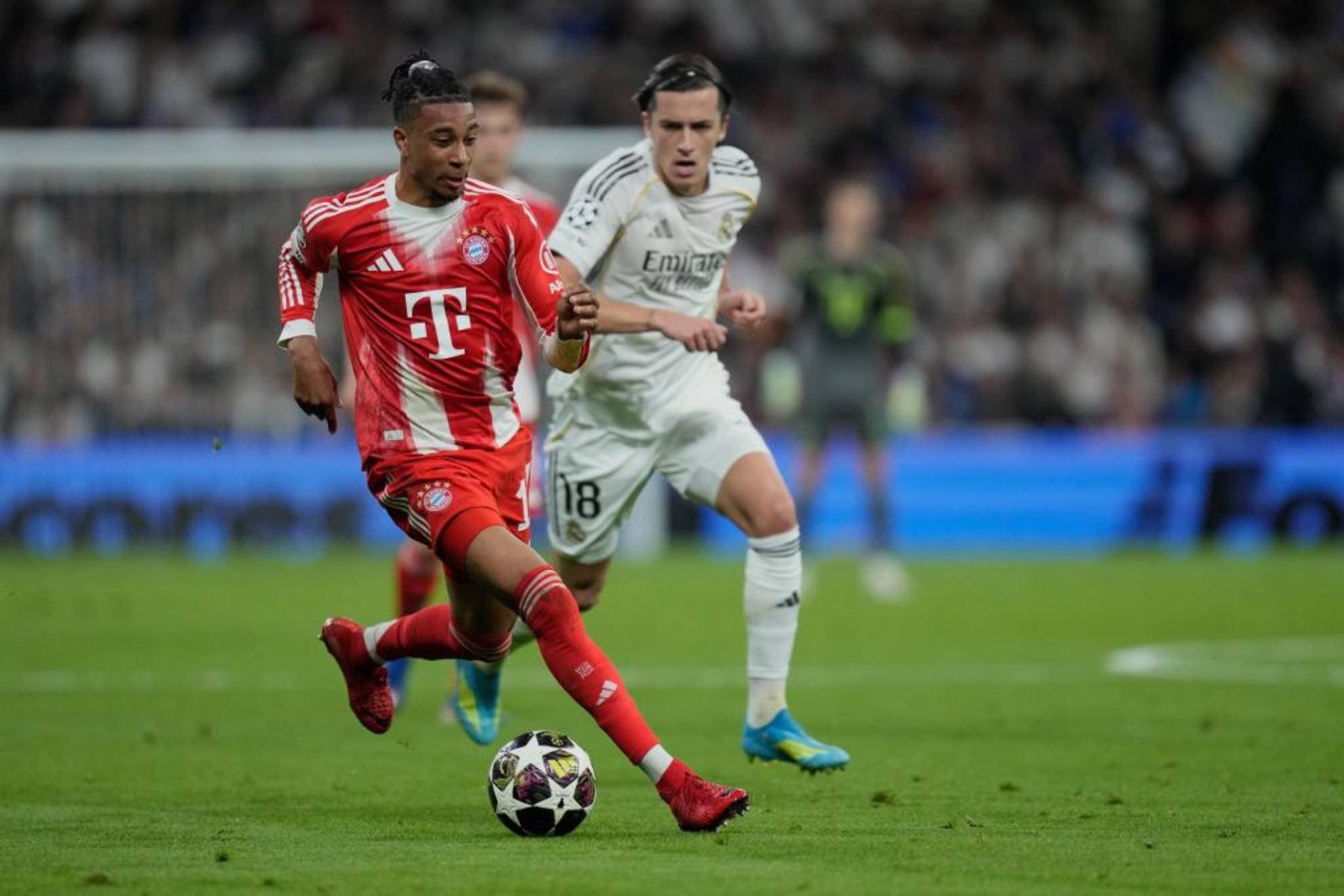 Olise es perseguido por Carreras