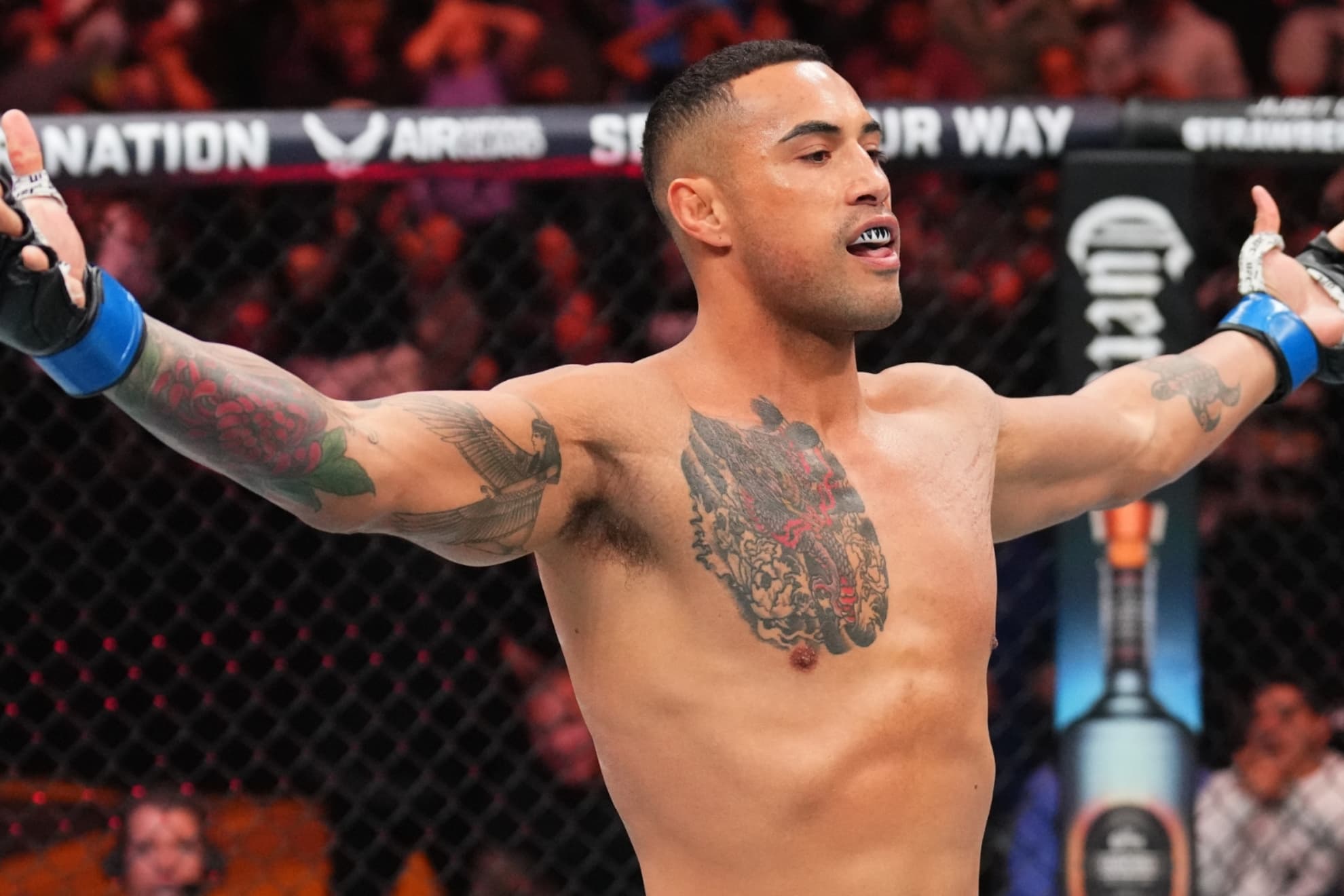 Carlos Ulberg tras un combate en la UFC.