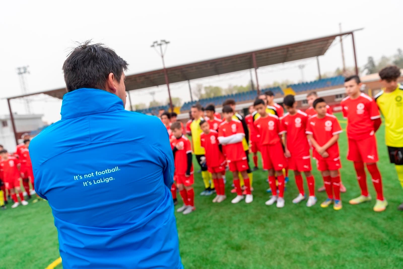Los tres jóvenes talentos norteamericanos becados por LaLiga Select aterrizan en España en mayo para pasar una estancia formativa en las canteras de tres clubes de LaLiga Santander: RC Celta, Deportivo Alavés y Levante UD .