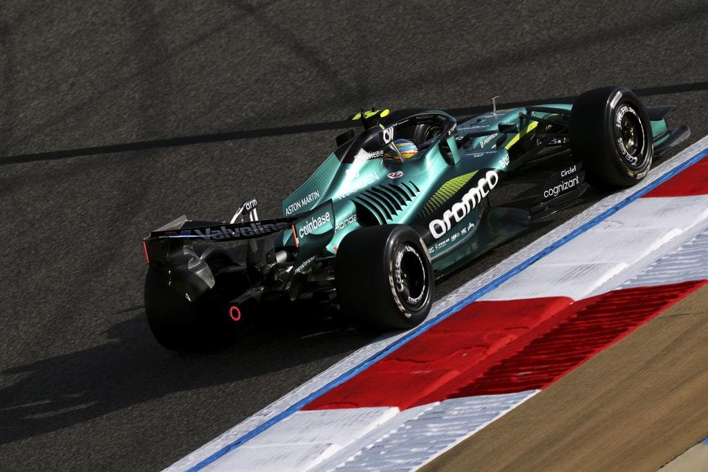 Fernando Alonso, con el AMR26 de esta temporada.