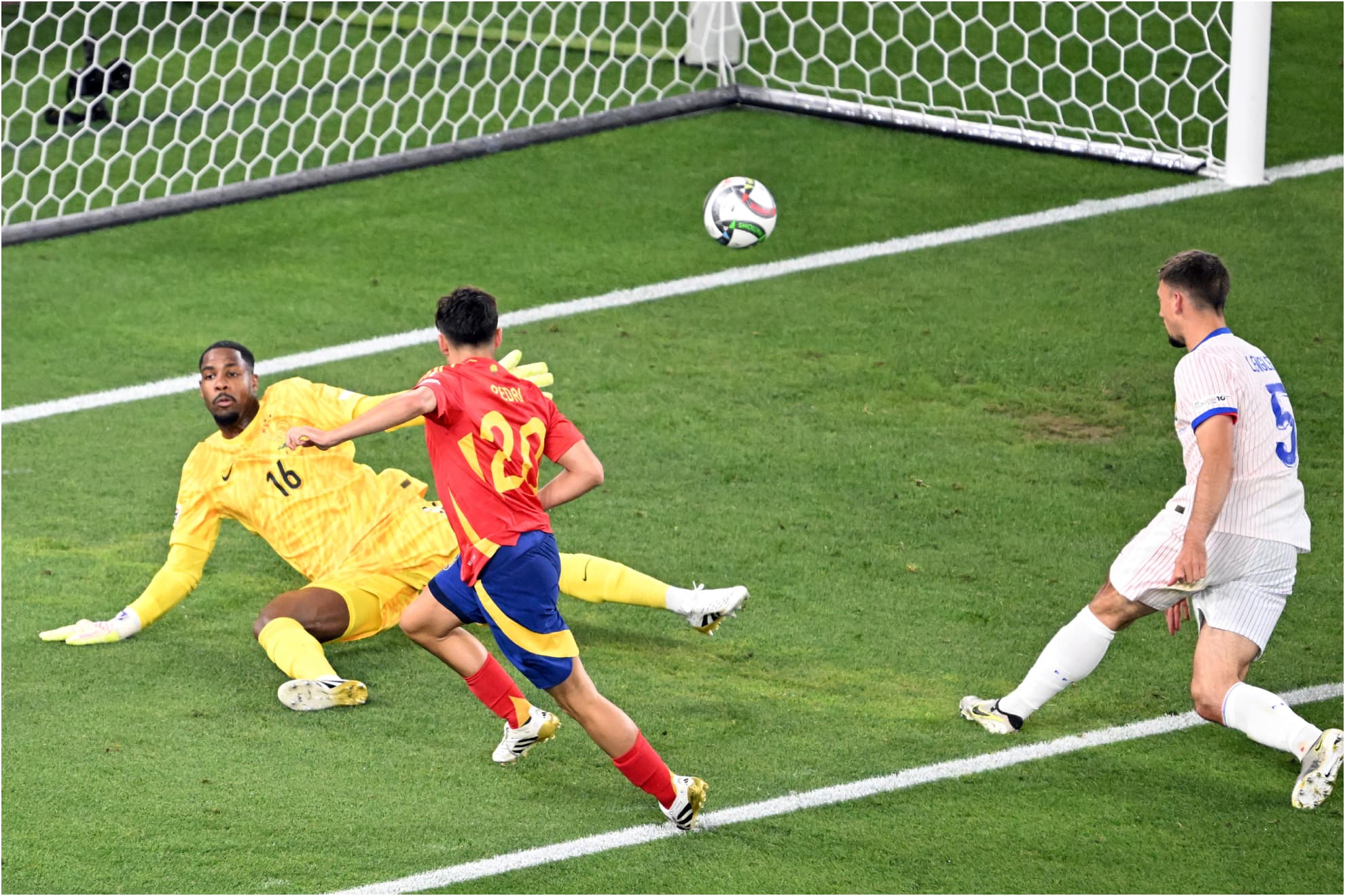 El gol de Pedri a Francia en la semifinal de la Liga de las Naciones.