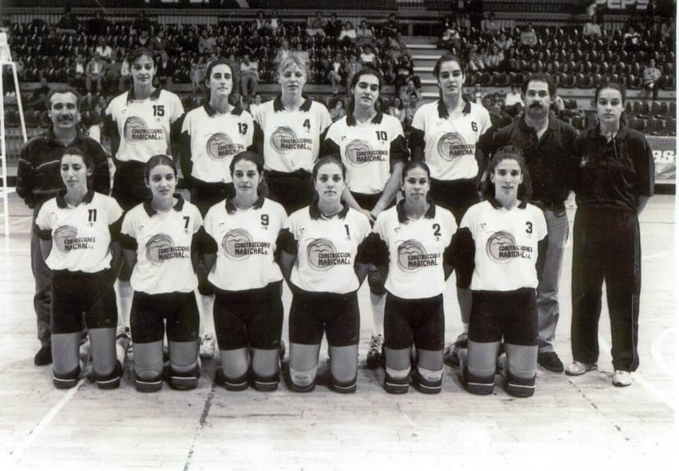 Angélica, madre de Aday, primera de arriba por la izquierda, con el Marichal Tenerife.