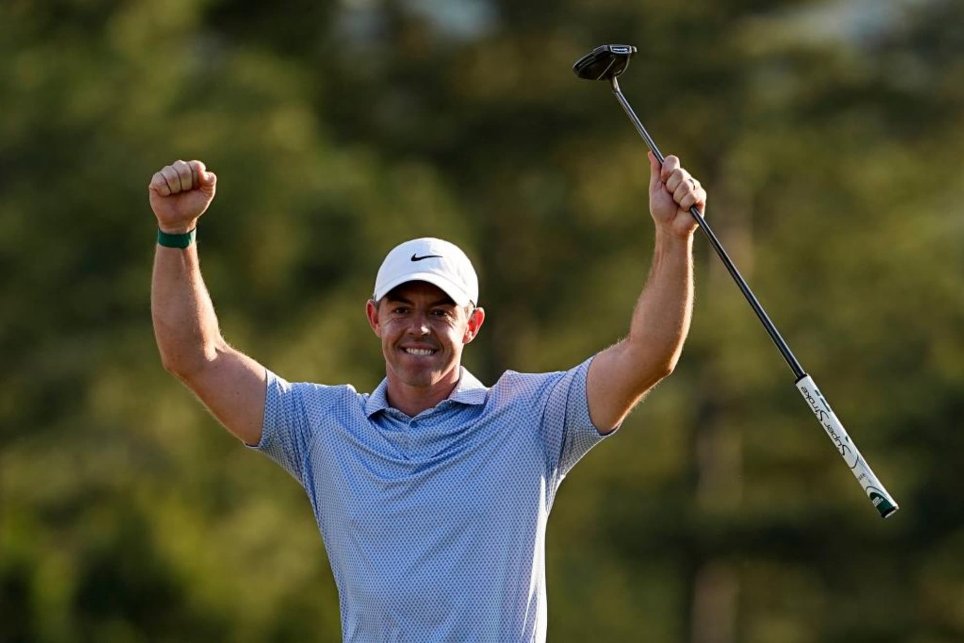 Rory McIlroy (36) celebra la victoria en el Masters