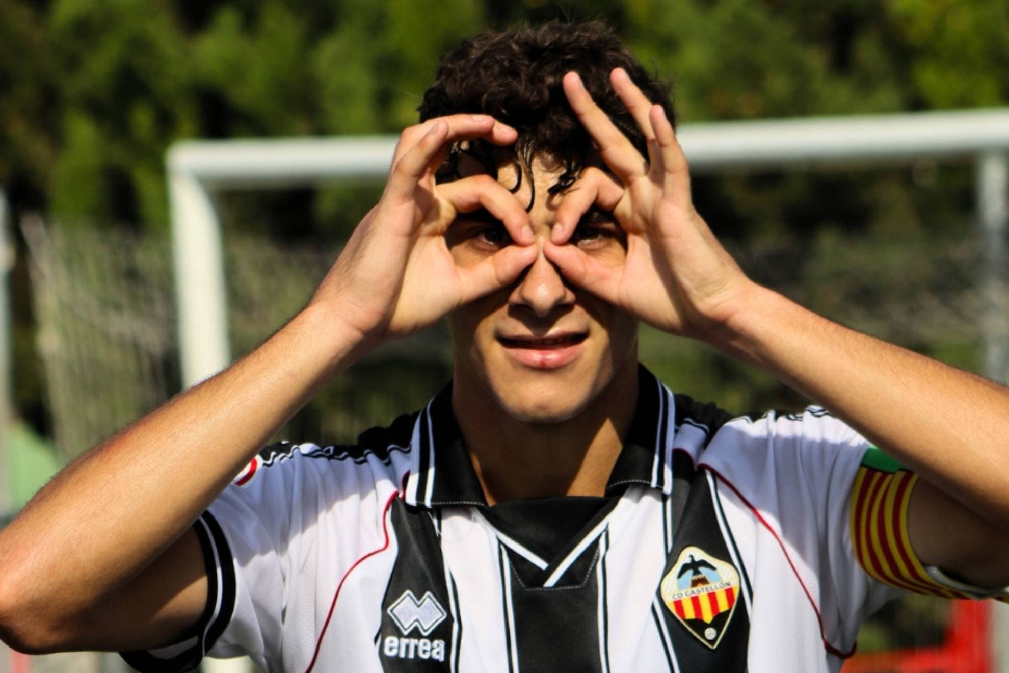 Fran Santamaría tras uno de sus goles con el juvenil del CD Castellón.