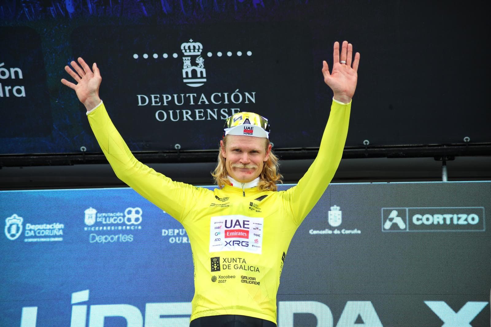 Julius Johansen, con el maillot amarillo.