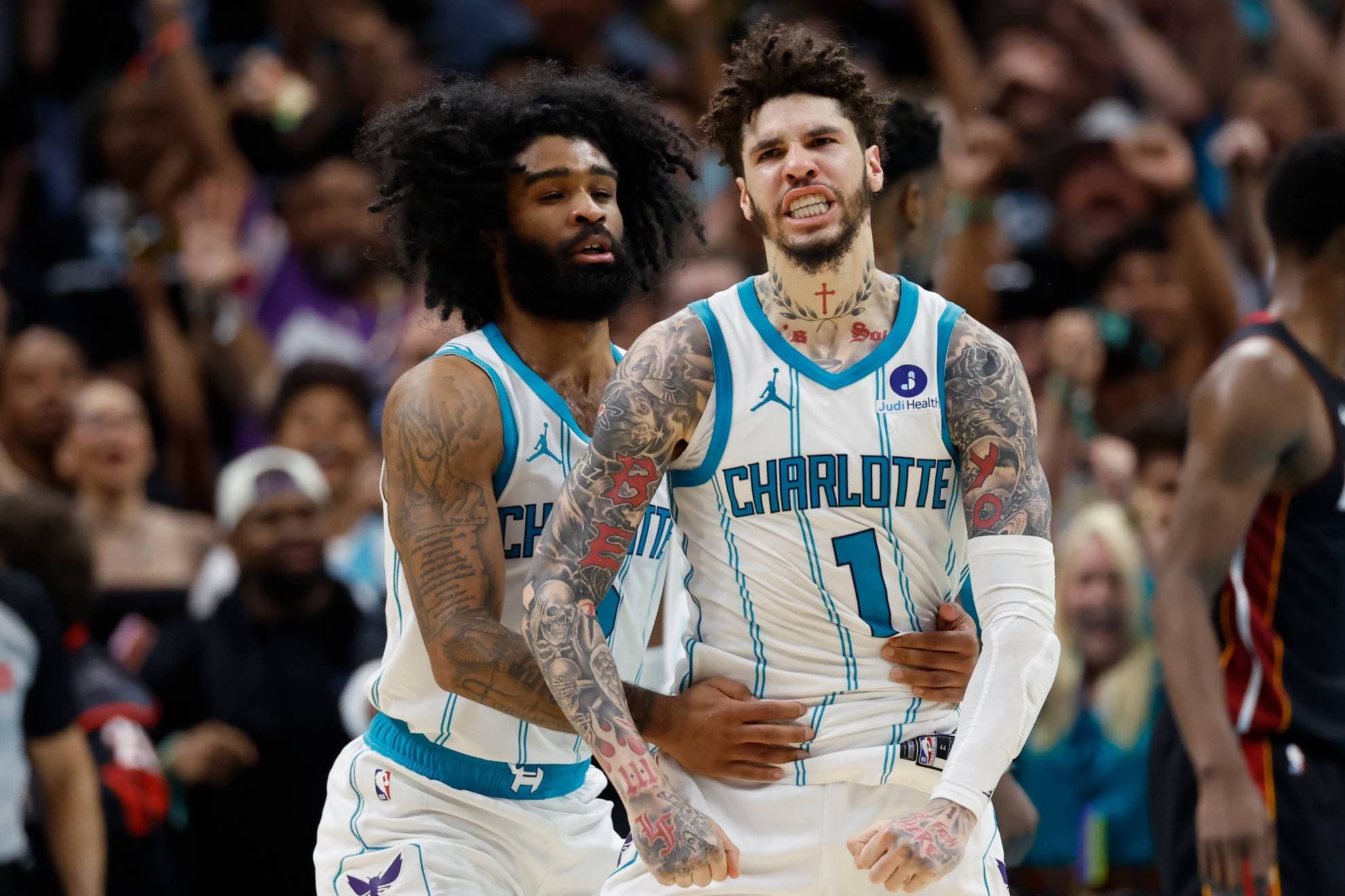 Los Hornets ganan un partido de infarto y eliminan a los Heat en 'play-in': LaMelo Ball, el héroe