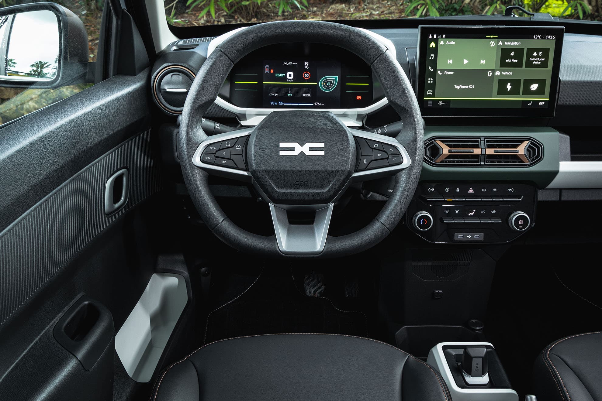 El interior busca ser práctico y no deslumbrar.