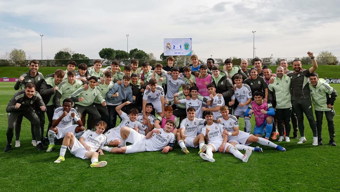 La plantilla del Juvenil A, tras ganar al Sporting de Portugal y clasificarse para la Final Four de la Youth.
