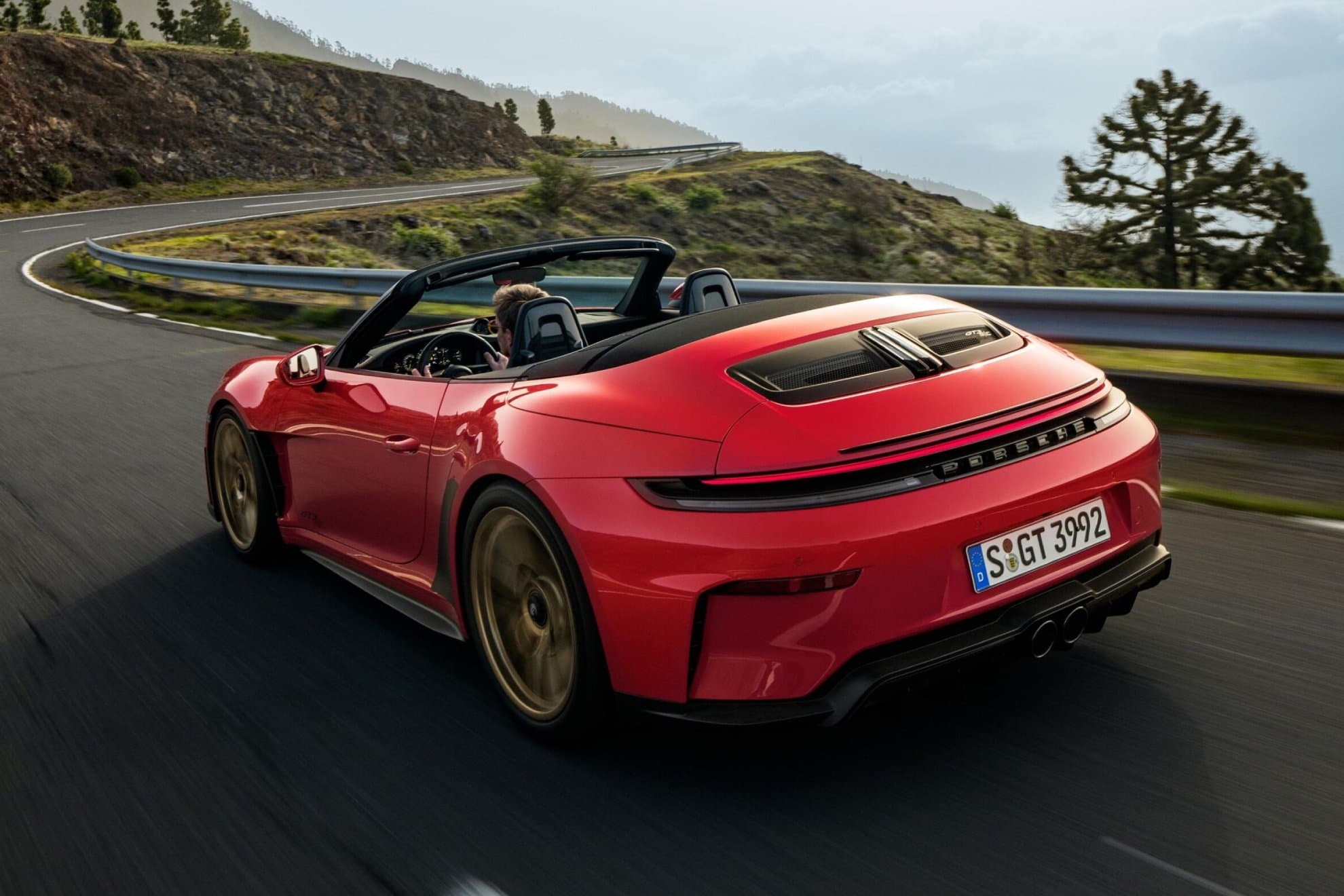 El GT3 S/C tiene numerosos componentes de fibra de carbono en su carrocería.