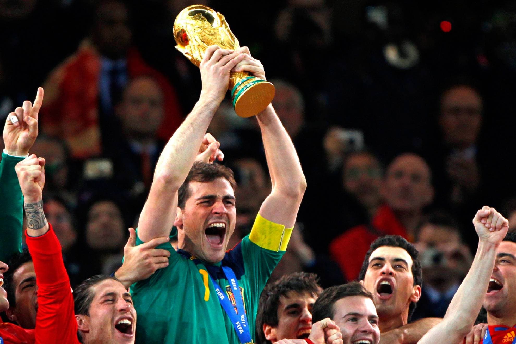 Iker Casillas levanta la Copa del Mundo en 2010